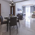 Luxury Parkside Living Near The 3 Cities In Malta アパート *
